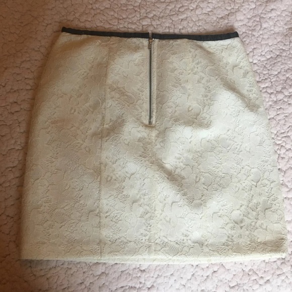 white mini skirt - Picture 6 of 8